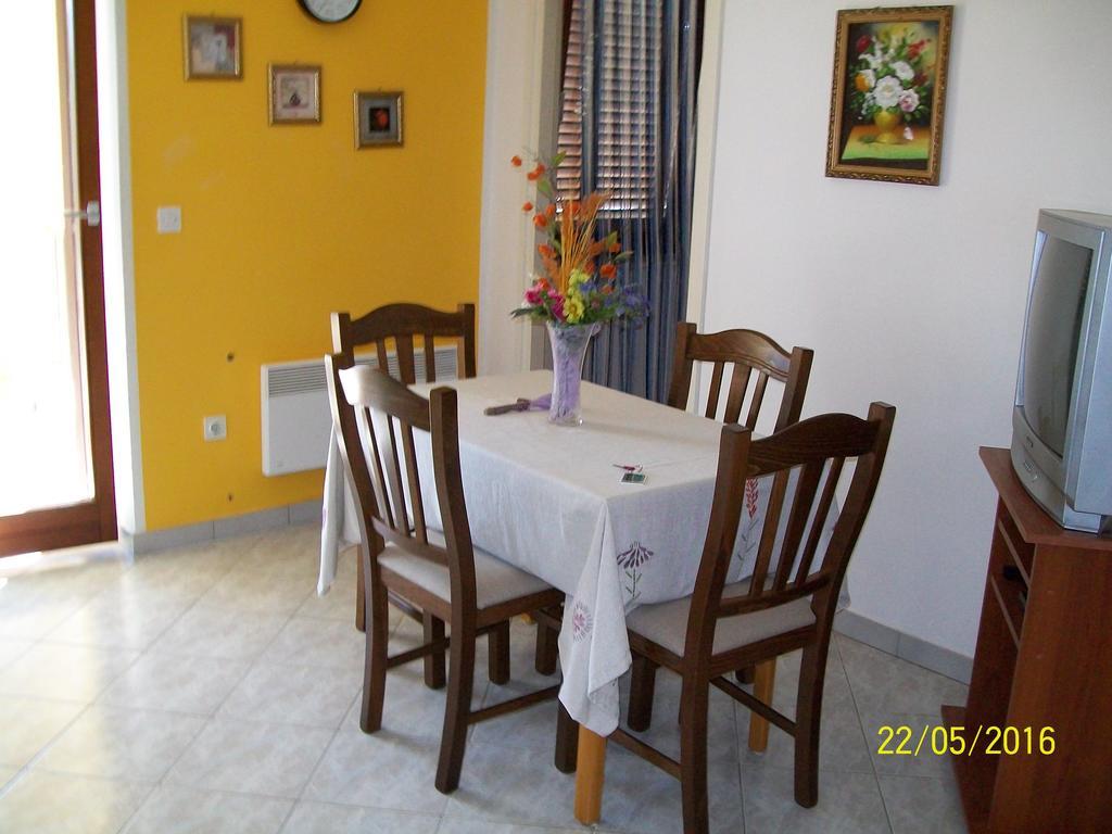 Villamar Beachfront Apartments With Free Private Parking Rabac Eksteriør bilde